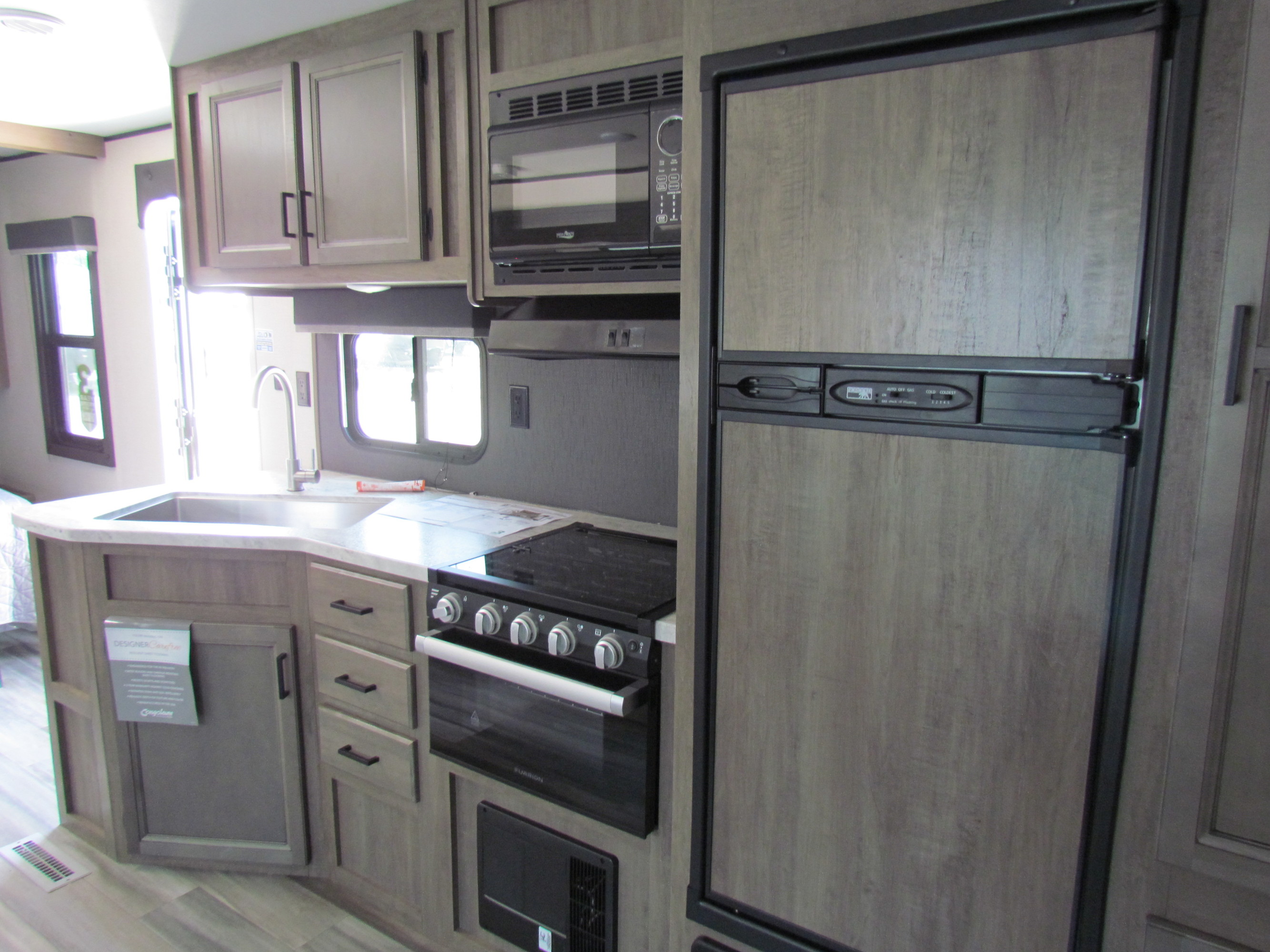 47 West Trailers 268 Layton #3