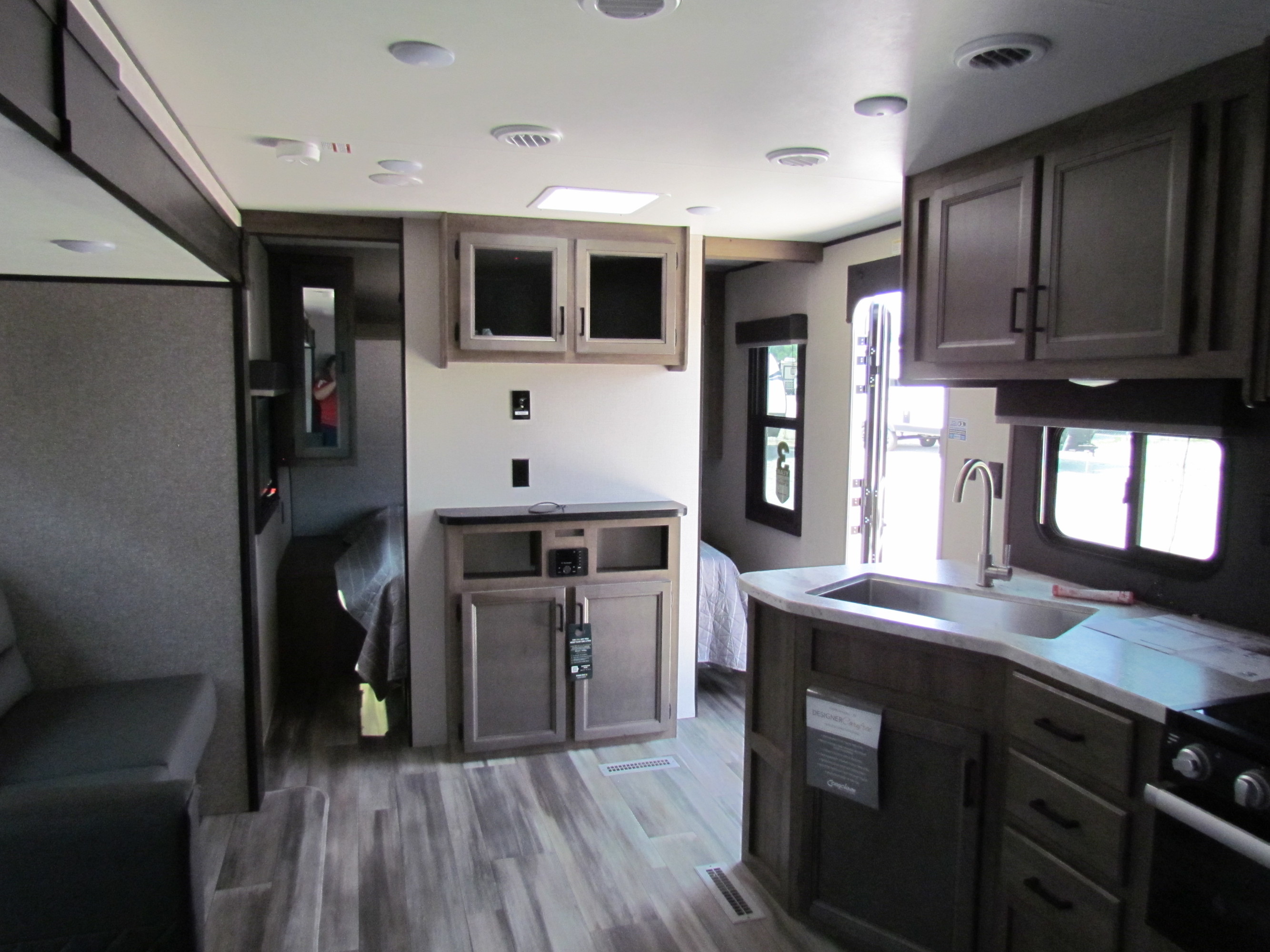 47 West Trailers 268 Layton #4
